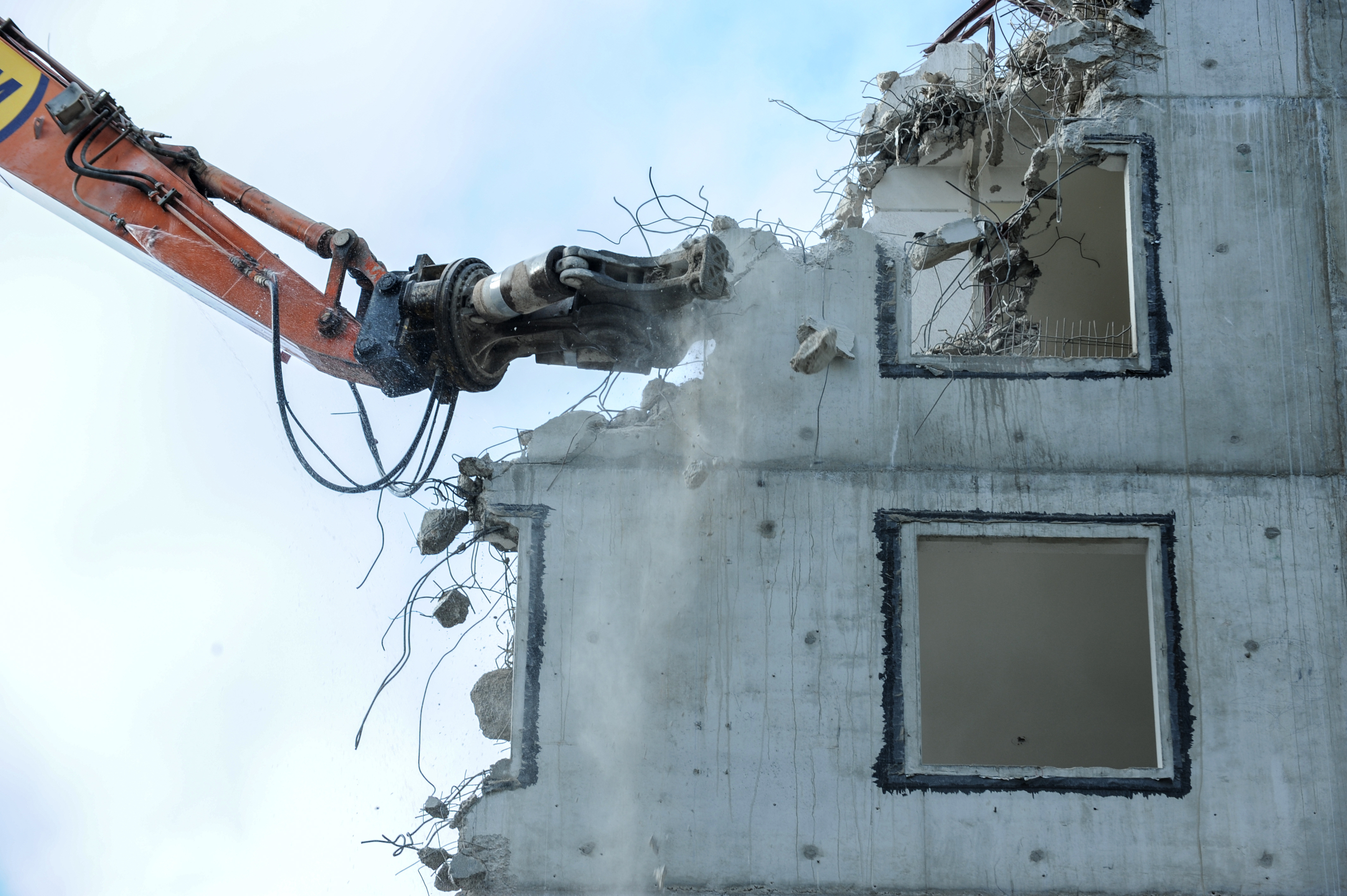 Rusztowanie przy ścianie budynku